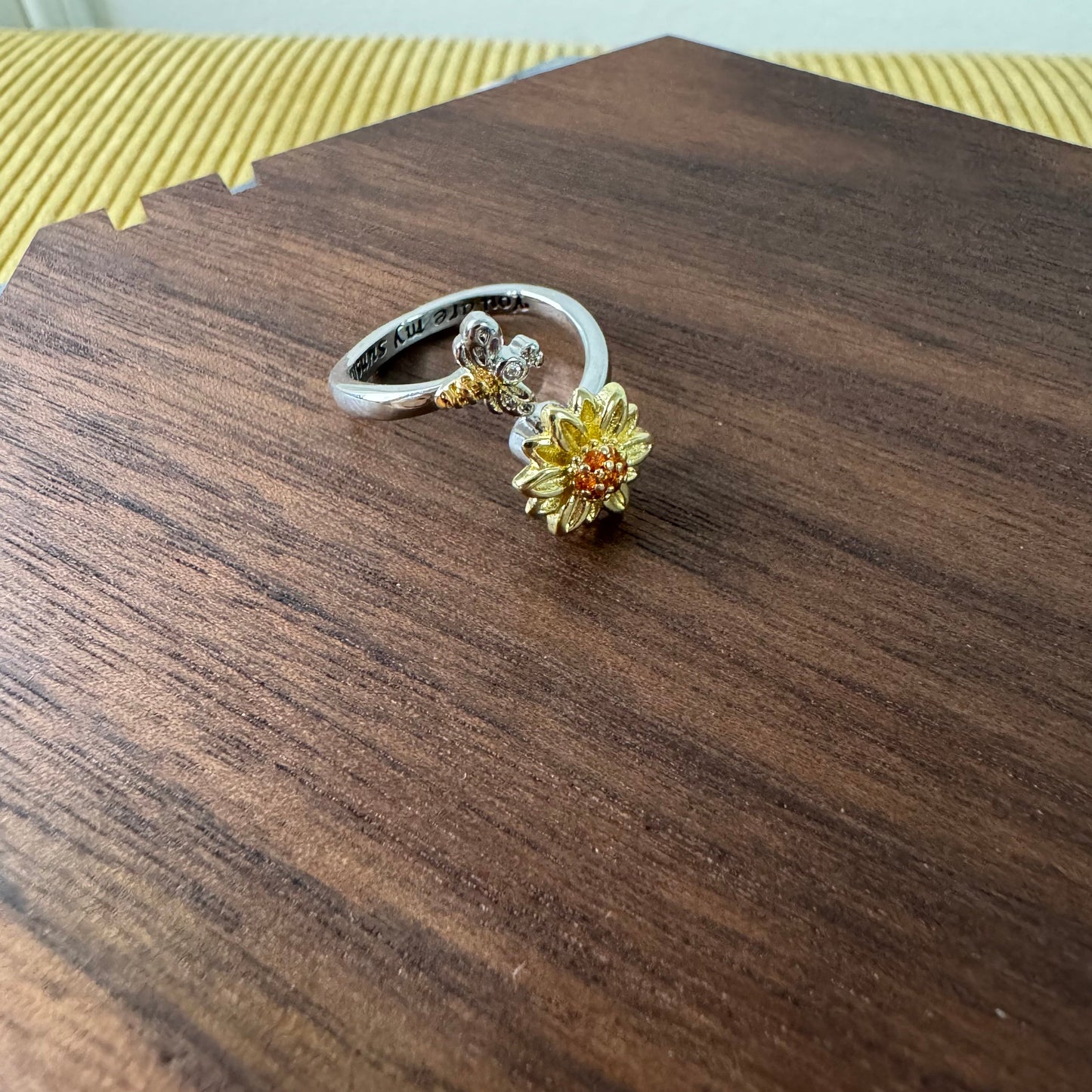 Ring - Adjustable Fidget Flower & Bee